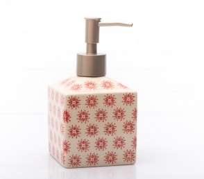 Дозатор для жидкого мыла с красным декором. vivacite.ru